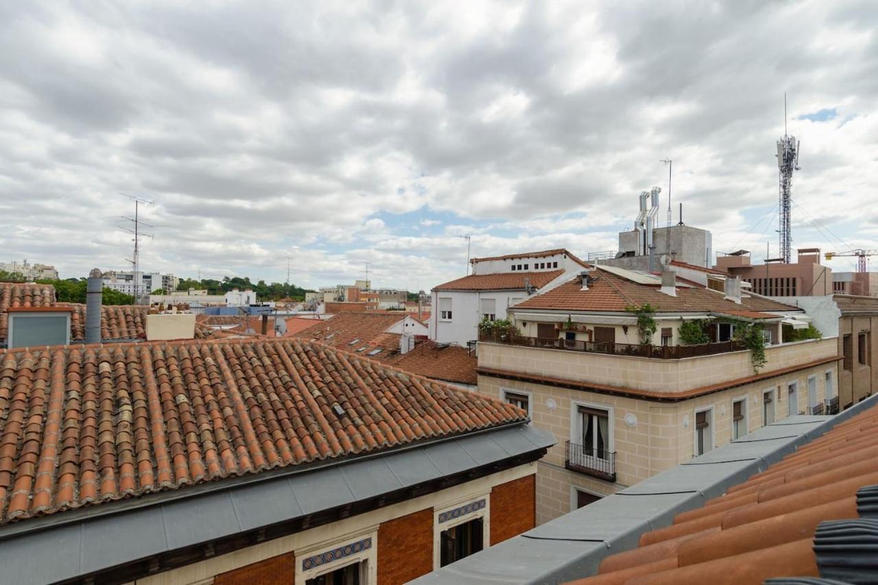 Precioso ático con terraza en el centro de Madrid Amazing penthouse in Madrid Center Apartamento Exterior foto